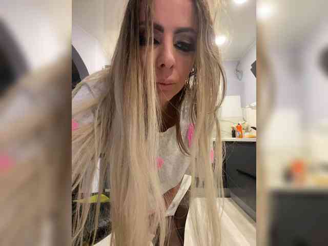 blondalina webcam