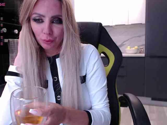 blondalina webcam