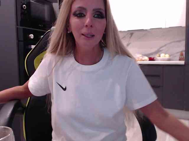 blondalina webcam