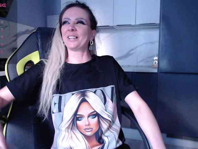 blondalina webcam