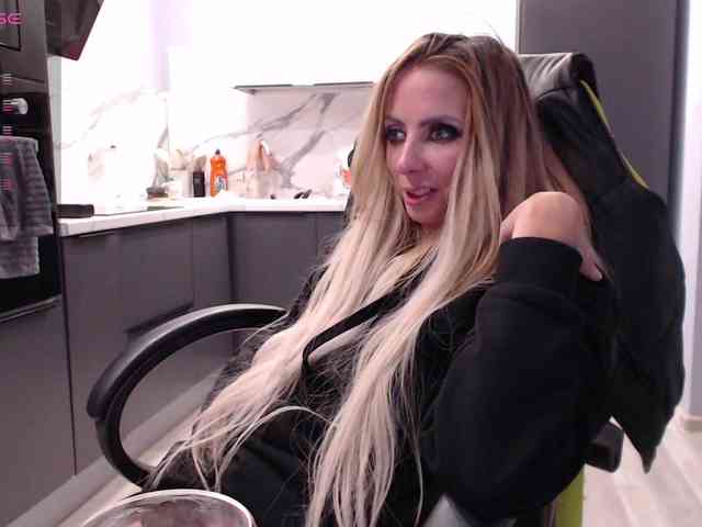 blondalina's live room