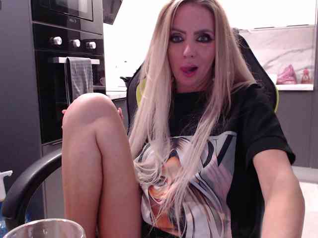 blondalina webcam