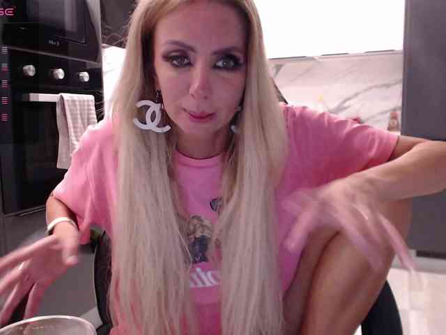blondalina webcam
