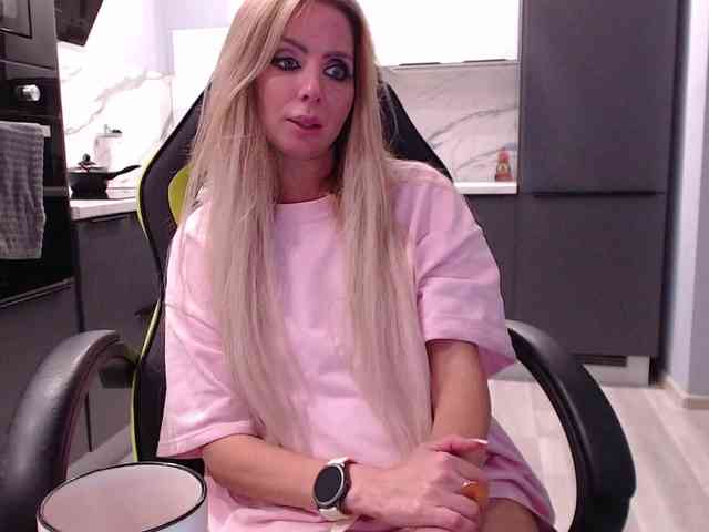 blondalina webcam