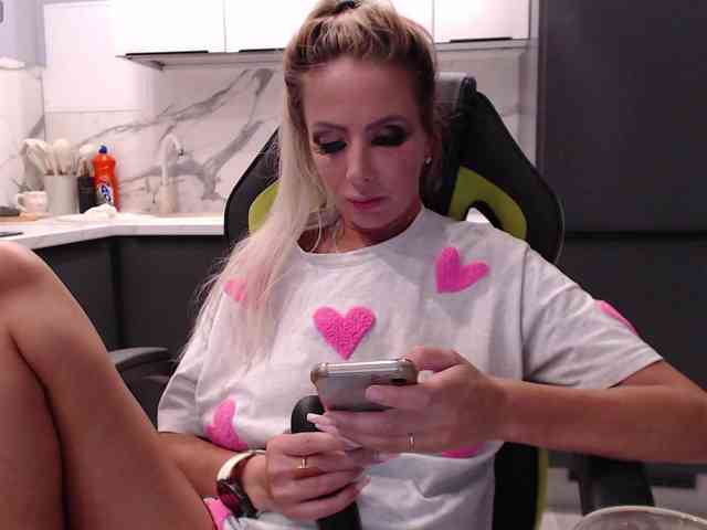 blondalina webcam