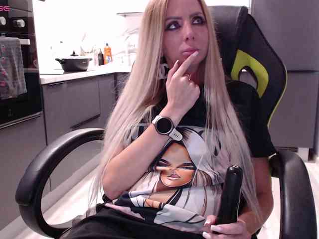 blondalina's live room