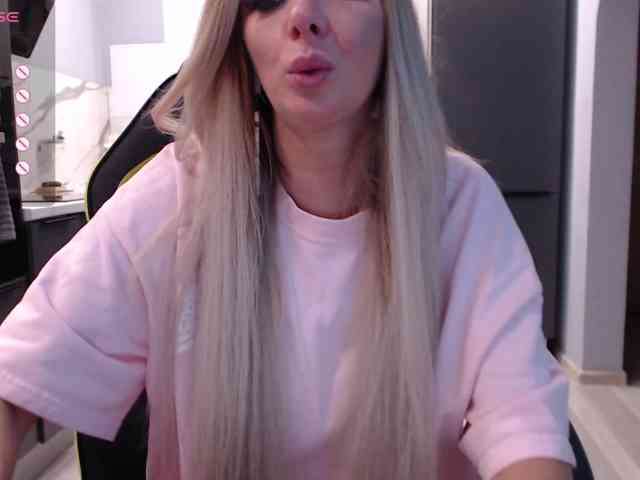 blondalina webcam