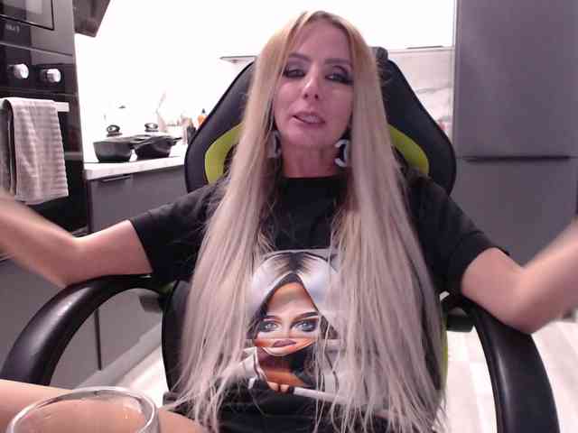 blondalina webcam