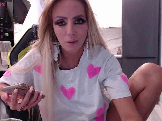 blondalina's live room