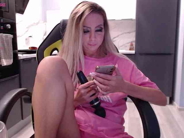 blondalina webcam