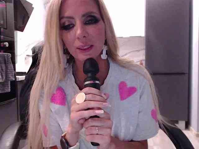 blondalina webcam