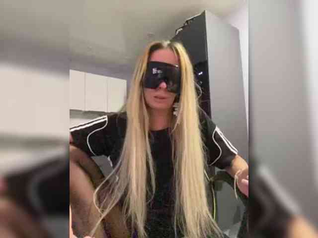 blondalina webcam