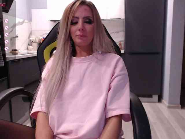 blondalina webcam