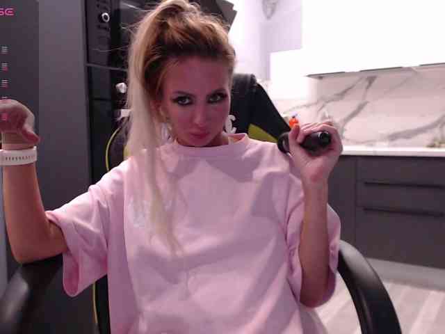 blondalina webcam
