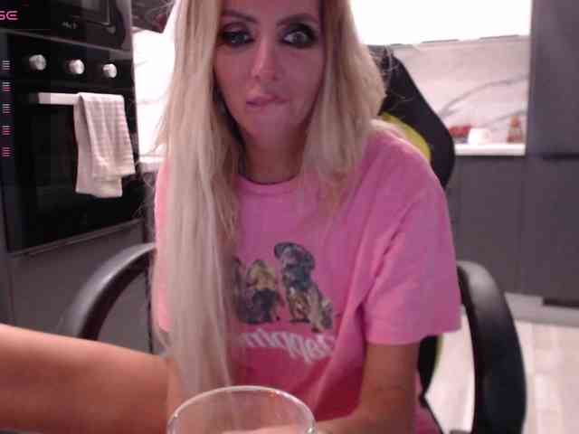 blondalina webcam