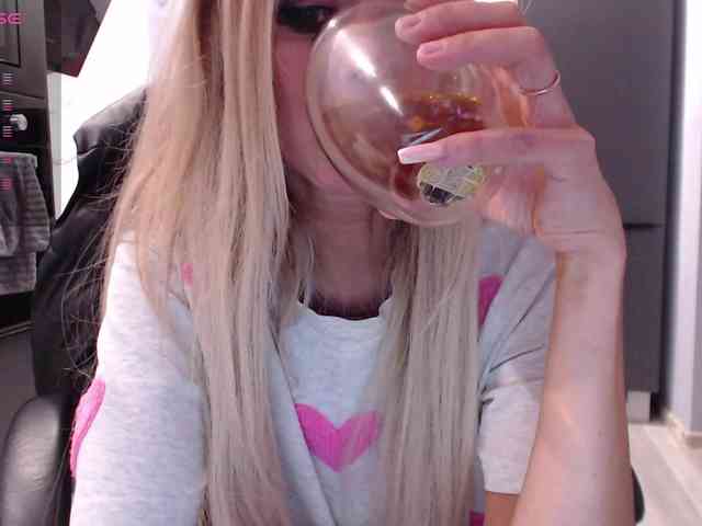 blondalina webcam
