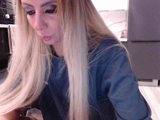 blondalina's live room