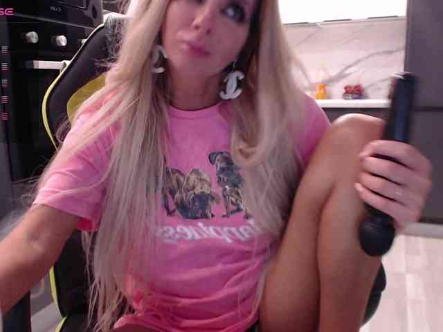 blondalina webcam