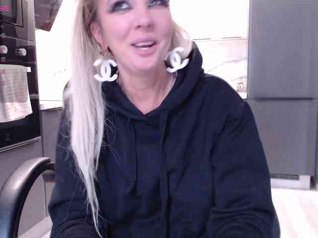 blondalina webcam