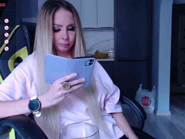 Модель: blondalina