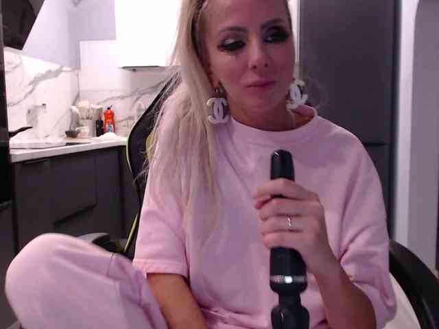 blondalina webcam