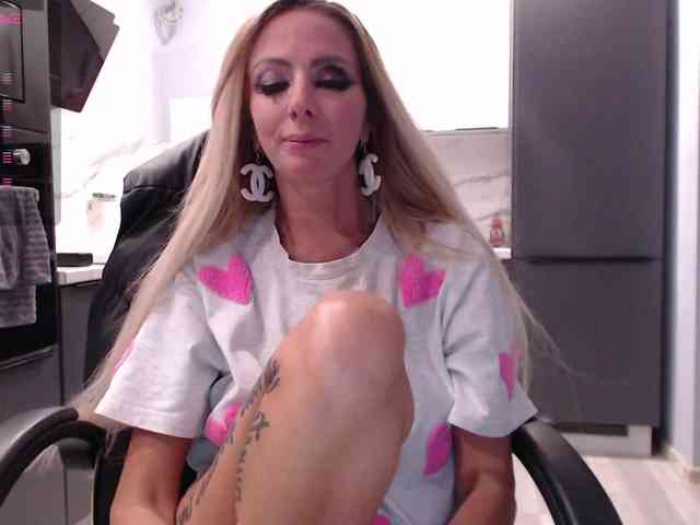 blondalina webcam