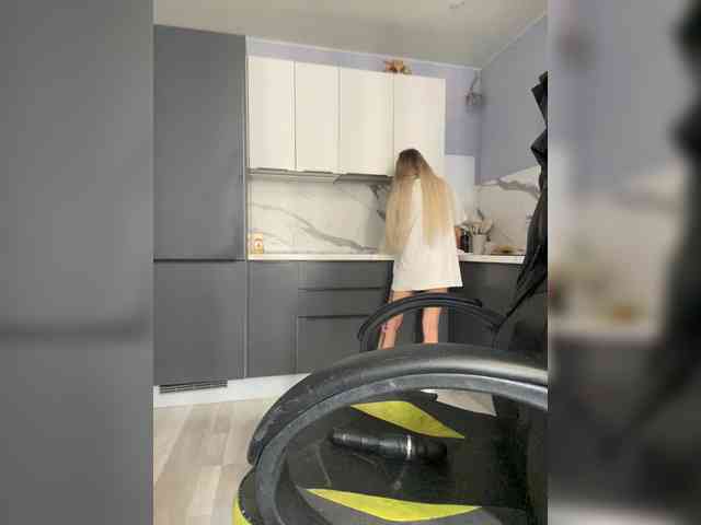 هذا النموذج مباشر الآن. blondalina