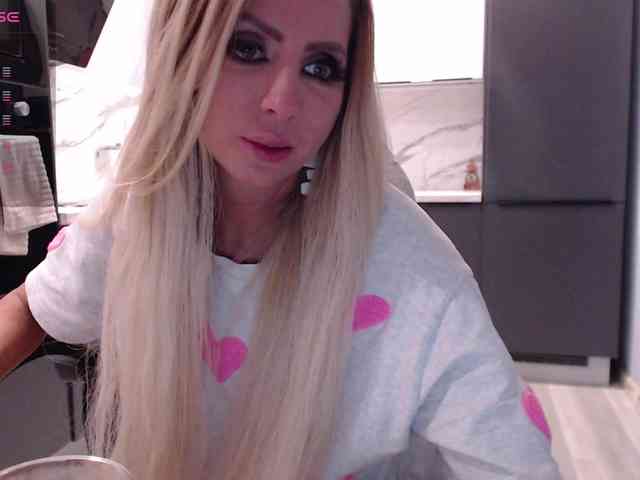 blondalina webcam