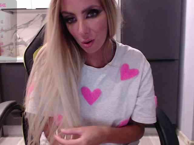 blondalina webcam