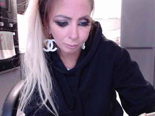 blondalina webcam