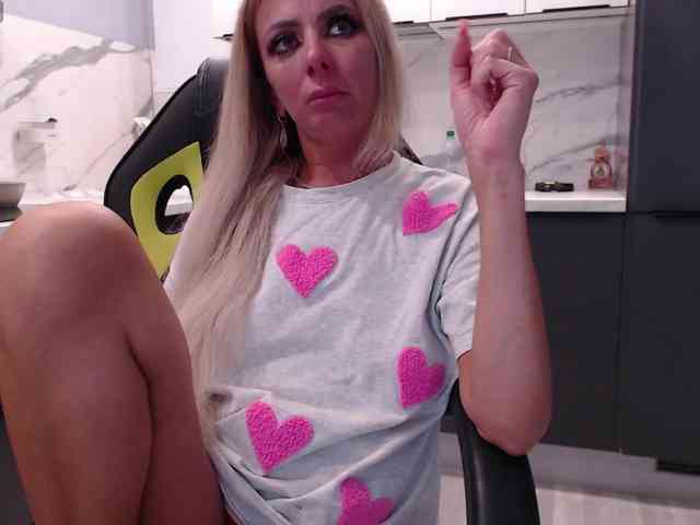 blondalina webcam