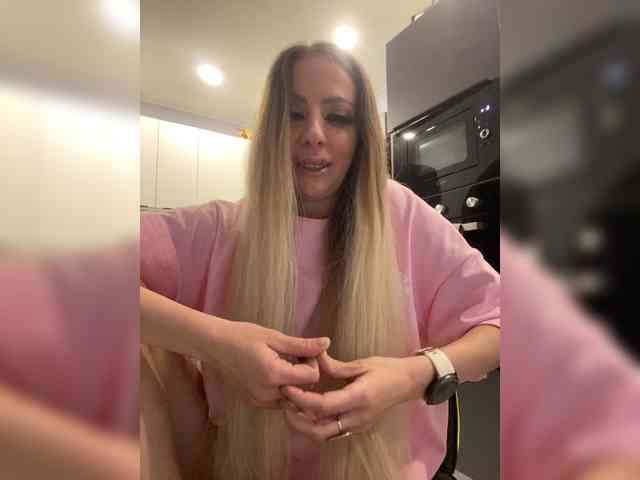 blondalina Live Webcam on BongaCams