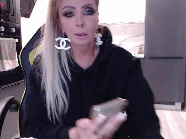 blondalina webcam