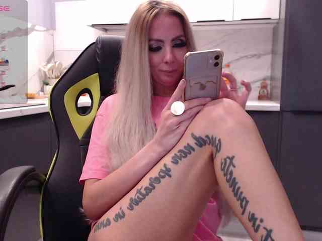 blondalina webcam
