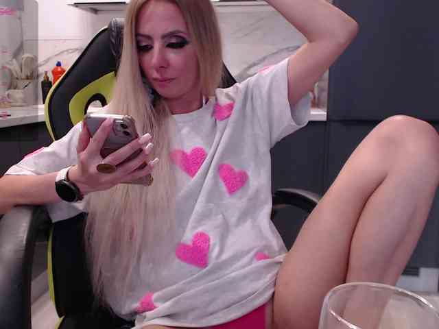 blondalina webcam