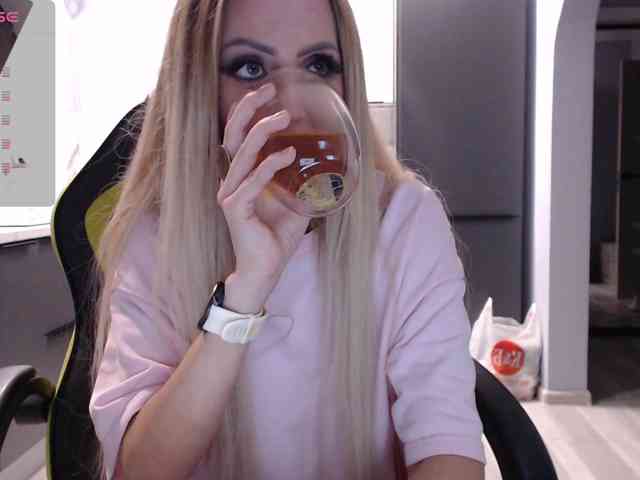 blondalina Live Webcam on BongaCams