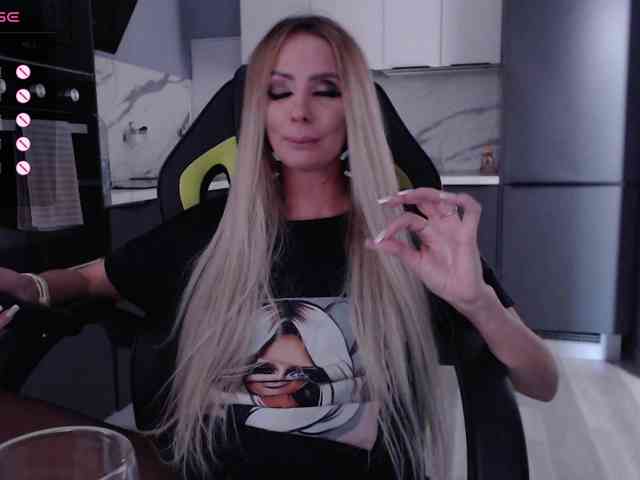blondalina webcam