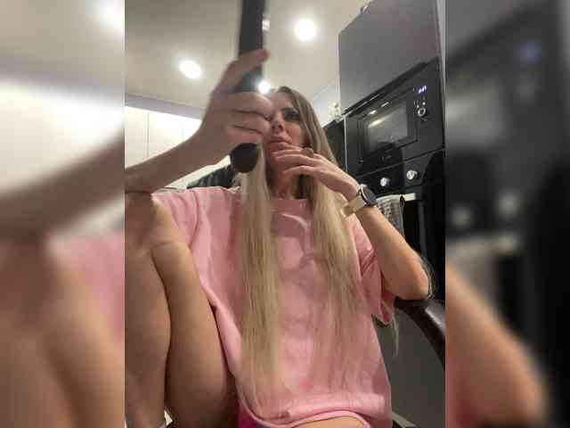blondalina webcam
