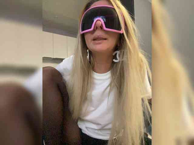 blondalina webcam