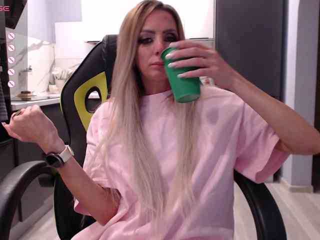 blondalina webcam