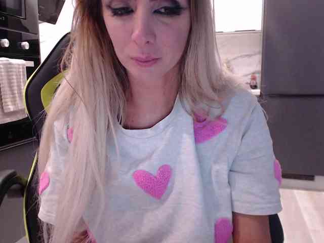 blondalina webcam