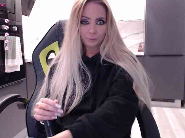 blondalina webcam