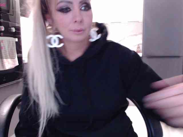 blondalina webcam