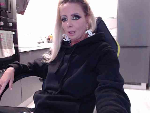 blondalina's live room