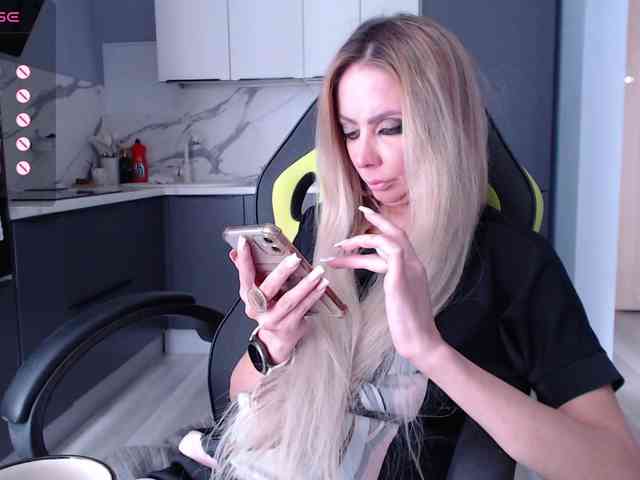 blondalina webcam