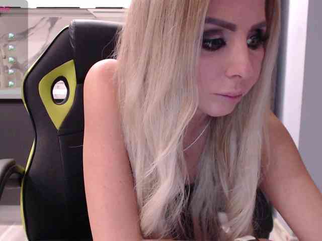 blondalina webcam