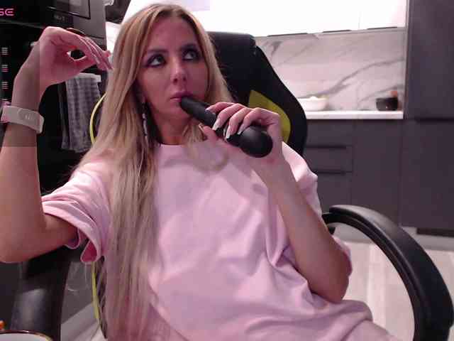 blondalina webcam