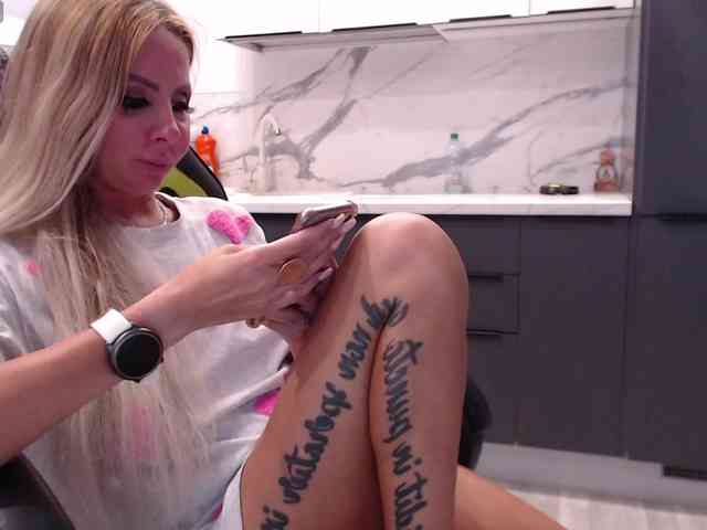 blondalina webcam
