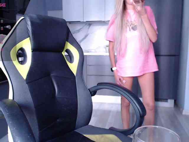 blondalina webcam