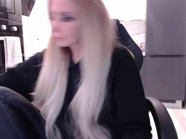 blondalina webcam